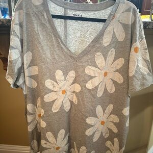 Torrid Gray Daisy Print Short Sleeve Top